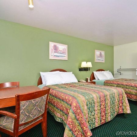 Pine Point Inn & Suites Smithville 外观 照片