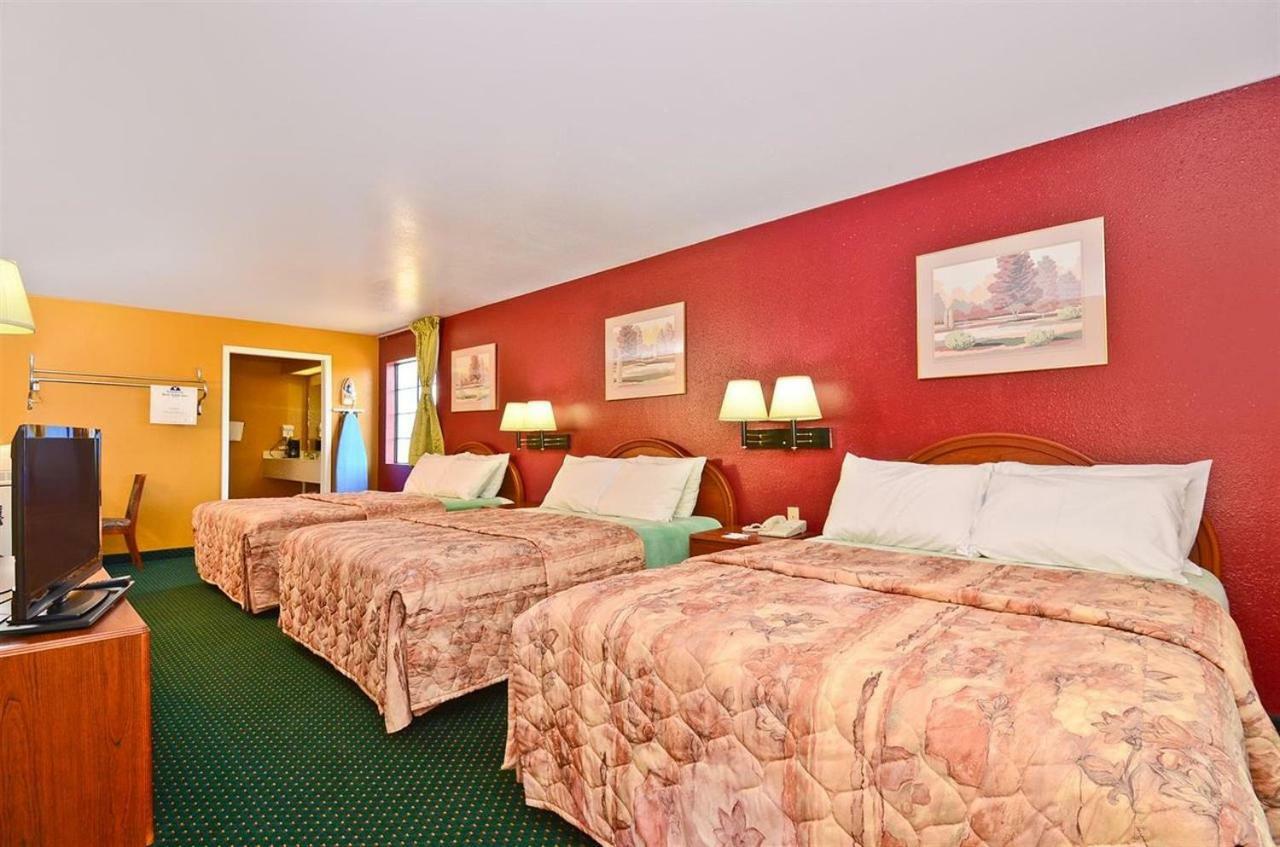 Pine Point Inn & Suites Smithville 外观 照片