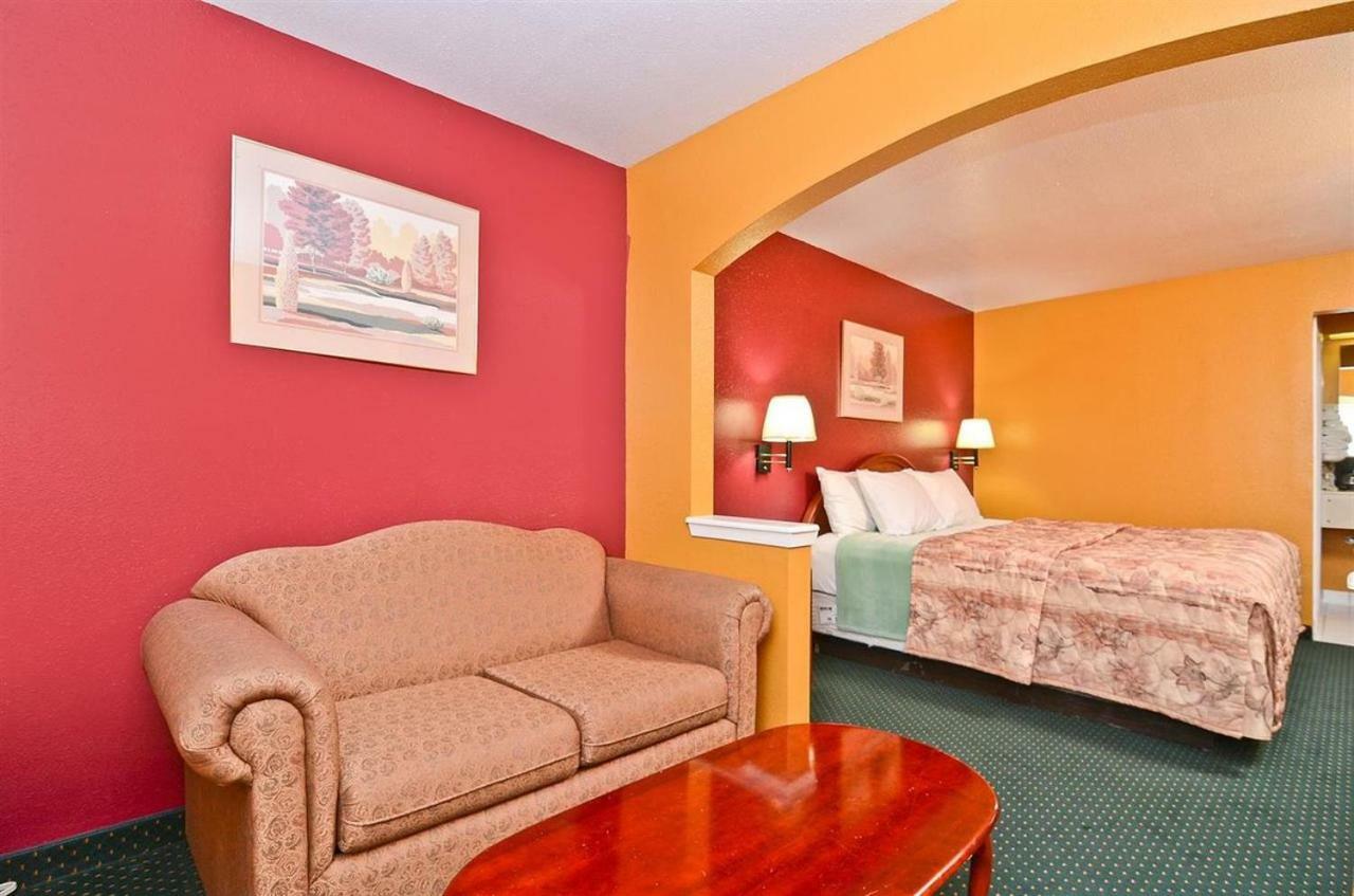 Pine Point Inn & Suites Smithville 外观 照片