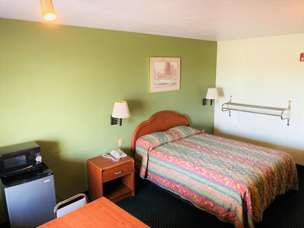 Pine Point Inn & Suites Smithville 外观 照片