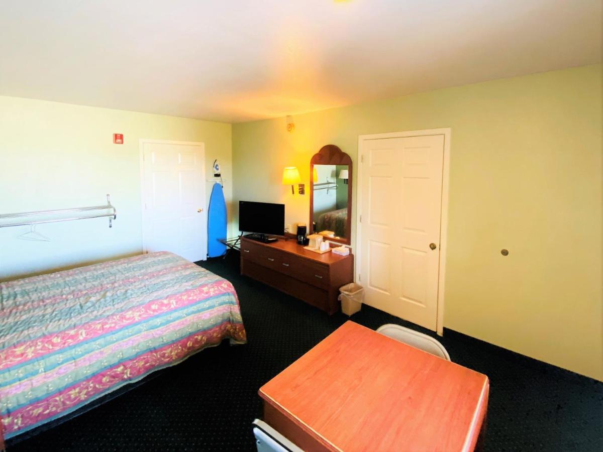 Pine Point Inn & Suites Smithville 外观 照片