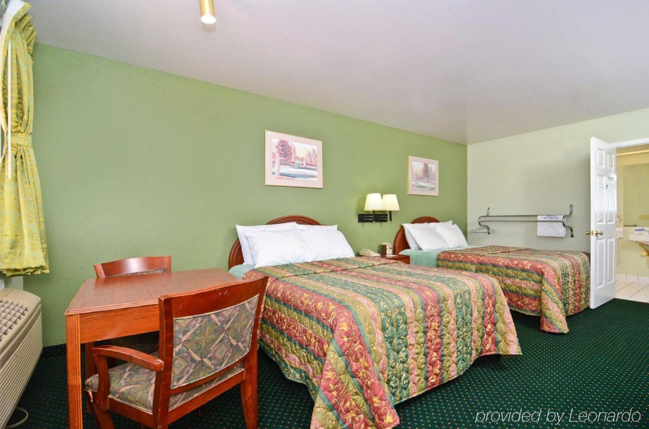 Pine Point Inn & Suites Smithville 外观 照片